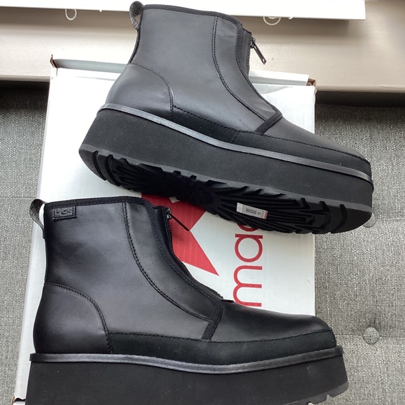 UGG® Women's CityFunc Zip Booties, size 9.5 - Picture 4 of 10